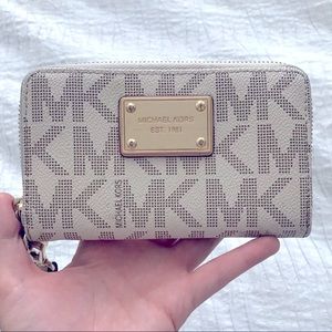 ▪️SOLD▪️Michael Kors Logo and Leather Wallet